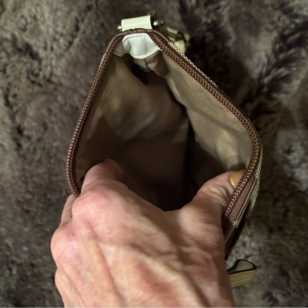 Coach Signature Brown and Cream Crossbody Bag. Absolutely adorable super clean - Picture 7 of 11